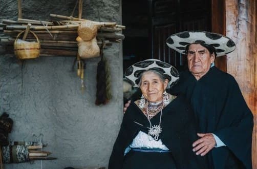 "Saragura family of Ñamarín, an indigenous community that preserves their culture, clothing and community life in Saraguro"